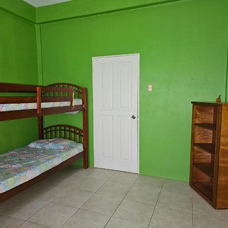 Fish Tobago Guesthouse Or Joy And Brandon Guesthouse Buccoo الغرفة الصورة