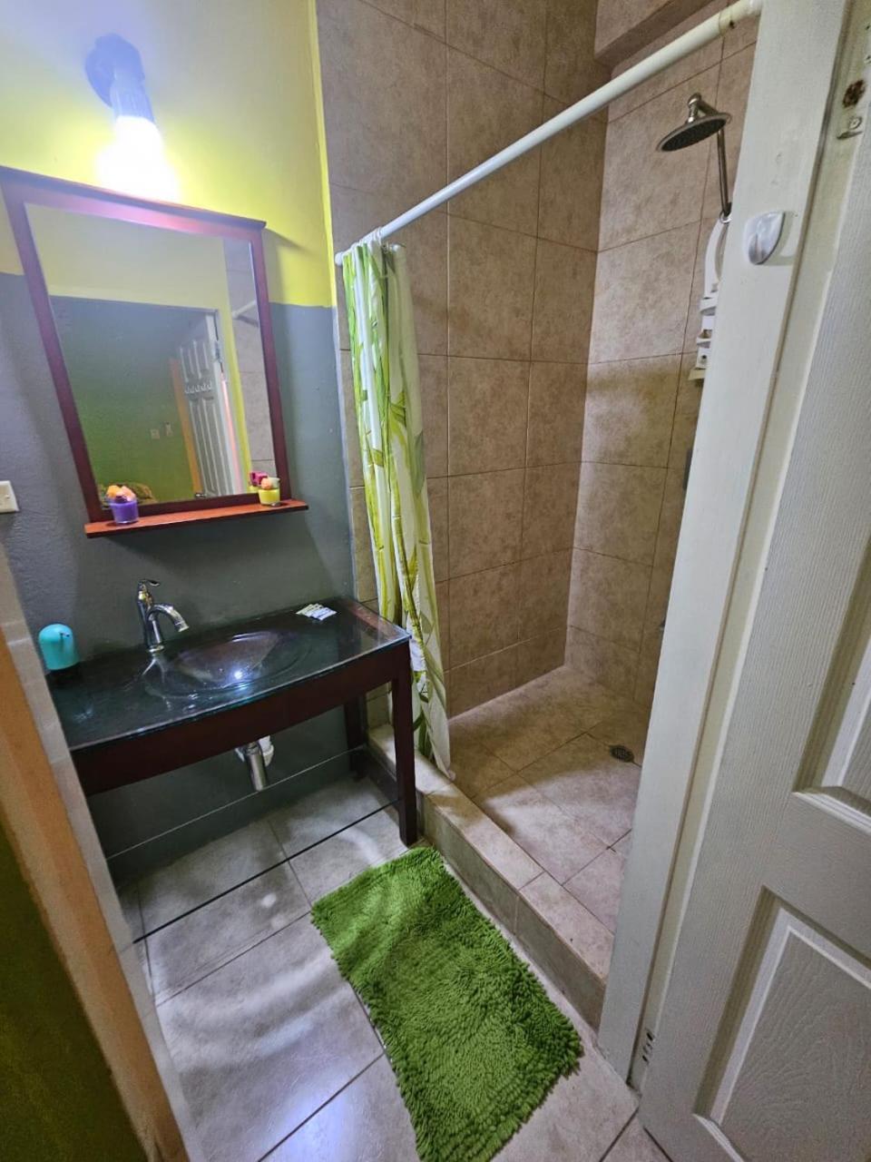 Fish Tobago Guesthouse Or Joy And Brandon Guesthouse Buccoo الغرفة الصورة