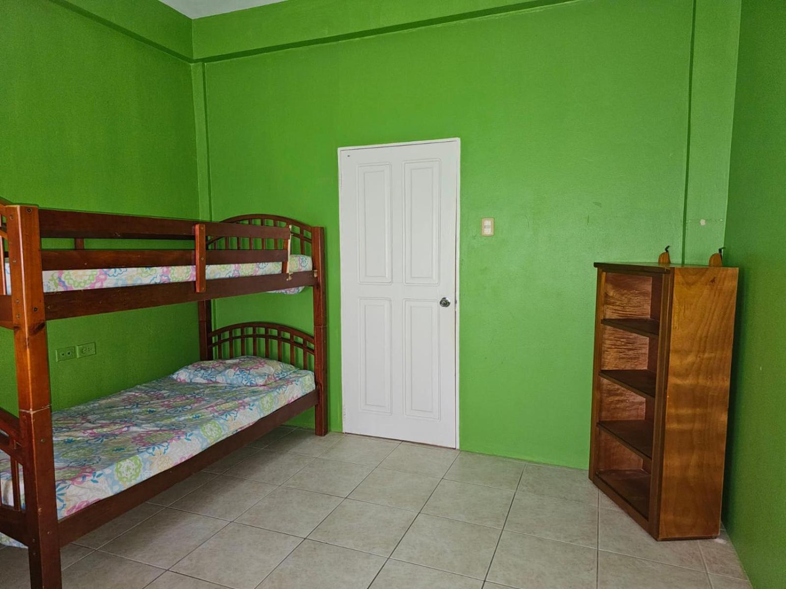 Fish Tobago Guesthouse Or Joy And Brandon Guesthouse Buccoo الغرفة الصورة