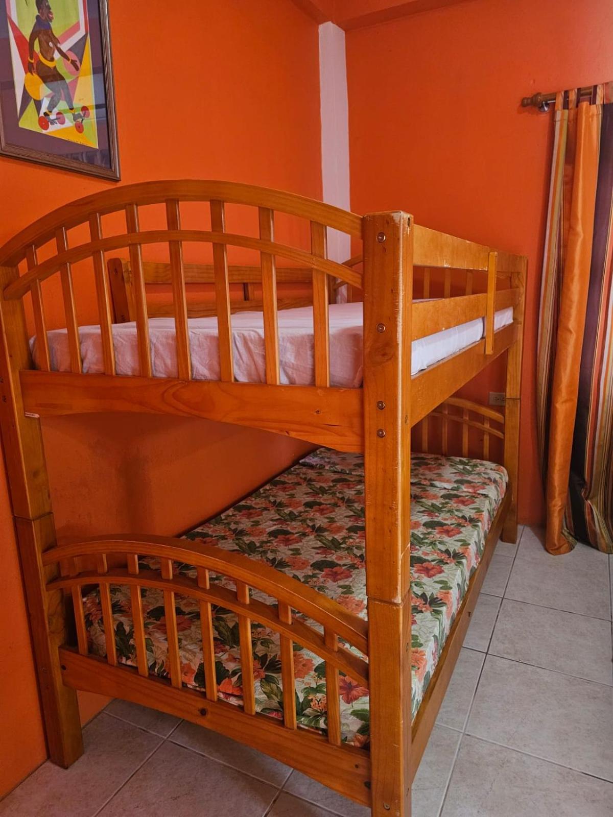 Fish Tobago Guesthouse Or Joy And Brandon Guesthouse Buccoo الغرفة الصورة